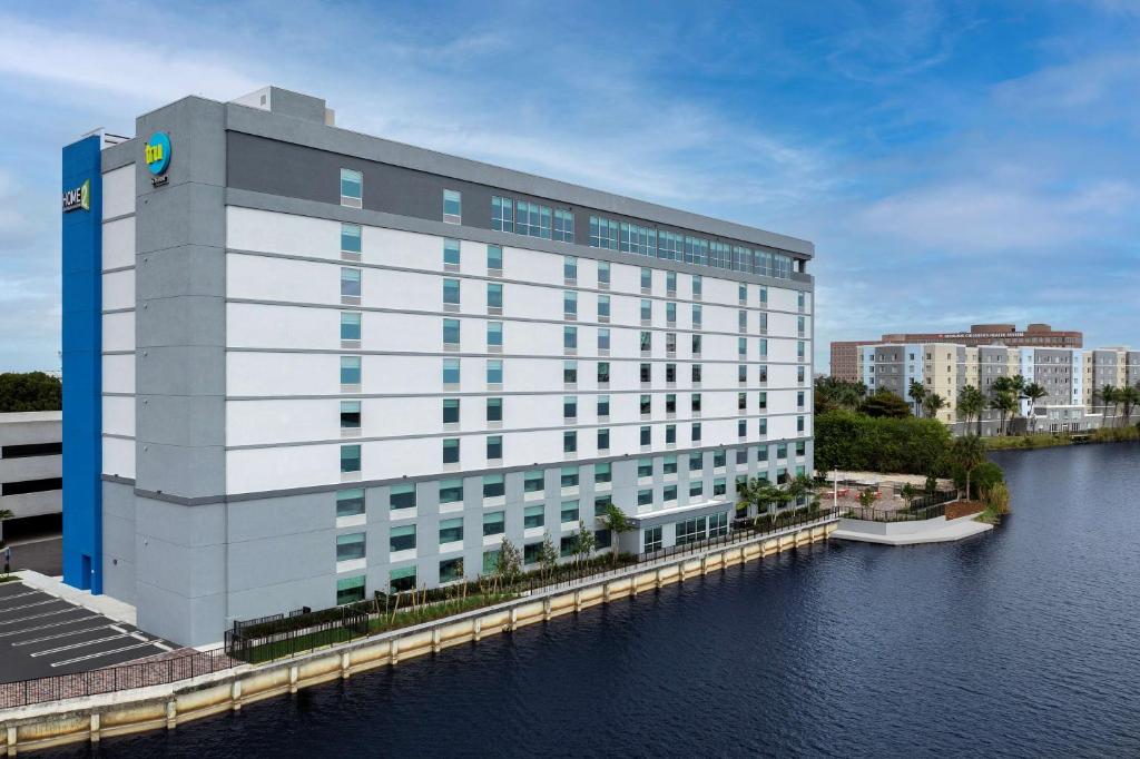 Home2 Suites By Hilton Miami Airport South Blue Lagoon